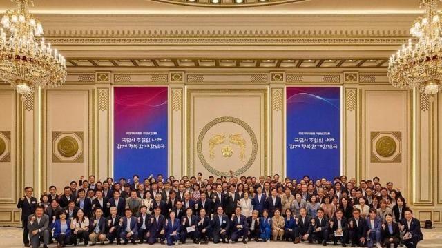 與 조승래 