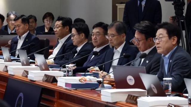 대통령실 고위공직자 50명 중 여성 6명 불과…유리천장?