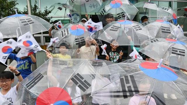 광복절 중부 곳곳 비 소식…전국 다시 '무더위'[오늘날씨]