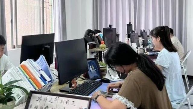 中청년 실업자 사이 '가짜 직장' 확산…돈 내고 체면 유지?