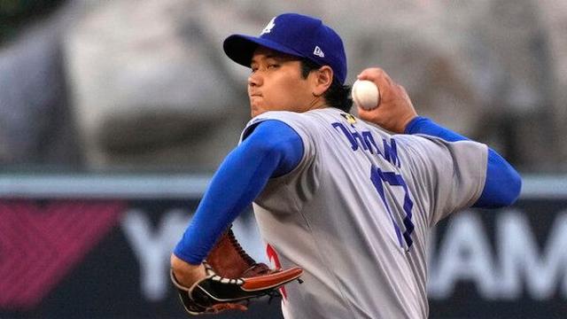 '이도류' 오타니, 4⅓이닝 4실점·3루타 포함 멀티출루…다저스 4연패