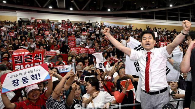 국힘, '전대 혼란' 전한길에 '경고' 그쳐…