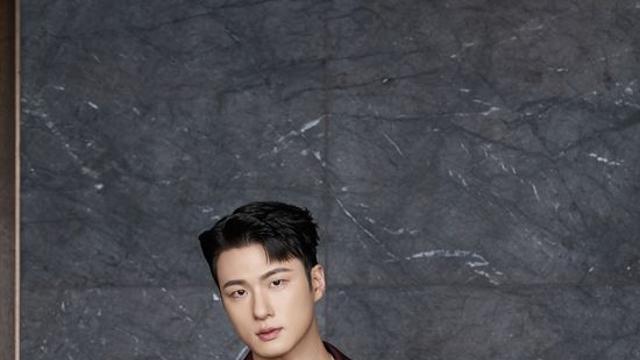 신승호, 강동원·이진욱 '사제복 계보' 극구 부인…