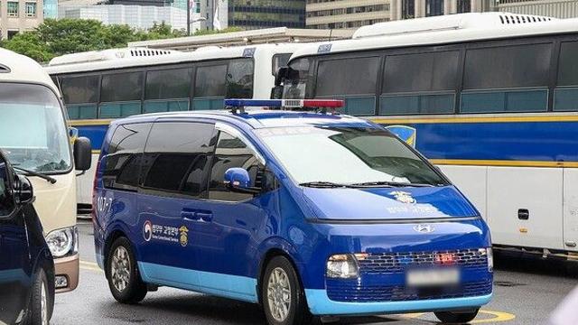 [이슈] 특검, 수갑 찬 김건희 구속 후 첫소환…국민의힘 압수수색은 불발