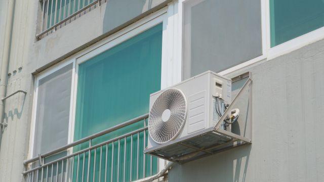 아파트 11층서 실외기 설치 40대 추락…나무에 걸려 목숨 건져