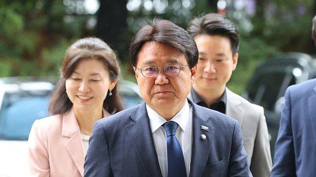 與, 황운하 등 대법 무죄에 