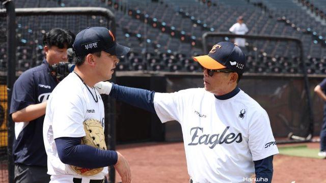 '팔꿈치 수술→신병대 조교→만기 전역' 돌아온 한화 필승조 