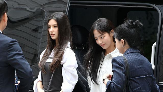 [속보] 뉴진스 민지·다니엘, 비공개 조정 출석…취채진에 밝은 미소 