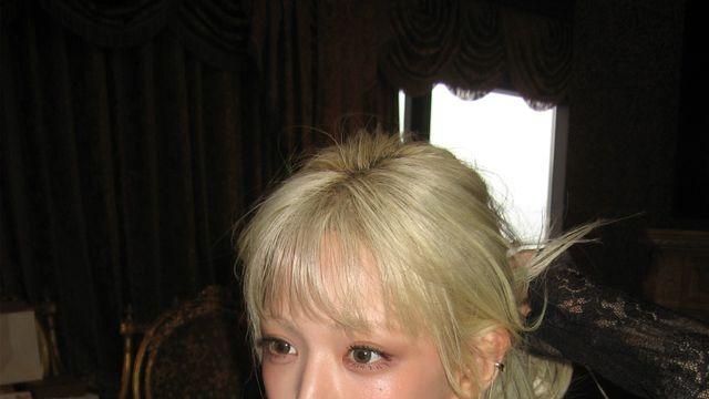 프로미스나인 이채영, 블랙 레이스 드레스로 '명화급 비주얼'