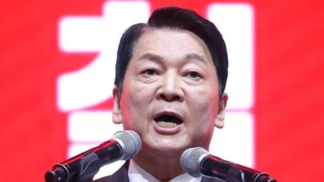 안철수가 광복절 경축식에서 보인 '소신 행동'…모두 깜짝 놀랐다
