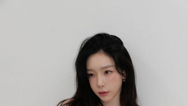 태연, 내추럴 베이지로 완성한 미니멀리즘의 정석