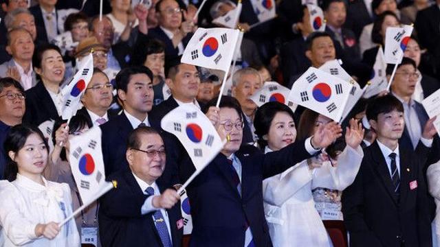 갈라진 광복절…여 