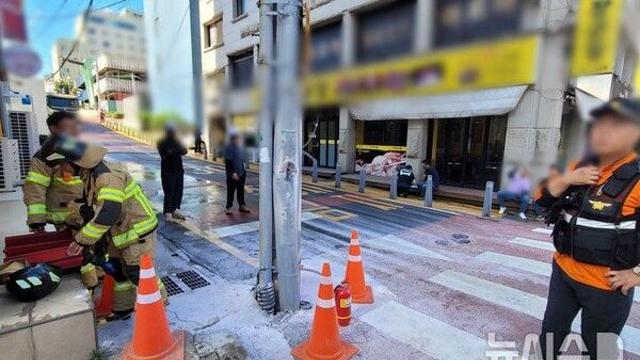 제주 연동서 덤프트럭이 전신주 '꽝'…398세대.대형호텔 '정전'