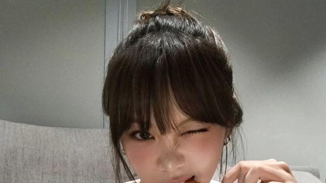르세라핌 김채원, 햄버거 한 입에 팬심 저격... 