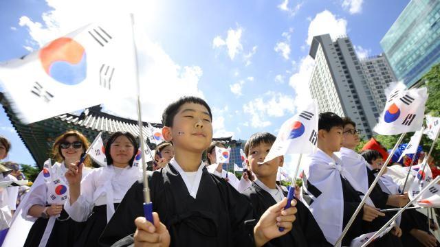 [오늘 날씨] 광복절, 중부지방 세찬 비…체감온도 33도 이상 무더위