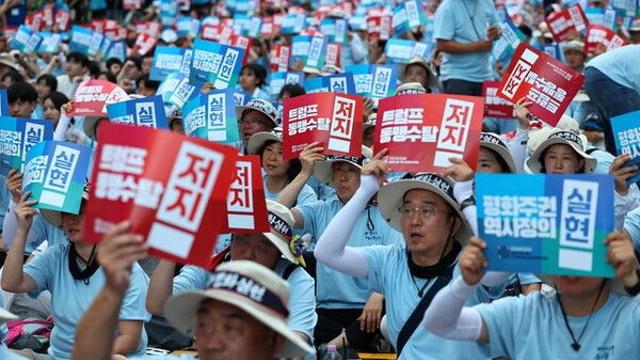 진보단체, 광복절 맞아 日대사관 앞 행진…경찰과 대치도