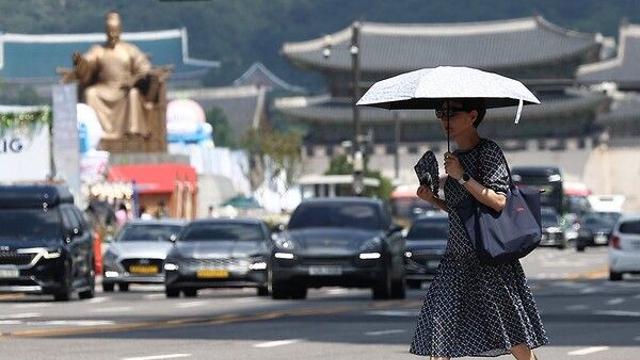 [날씨] 오늘 찜통더위 속 중부 구름…서울 낮 최고 31도