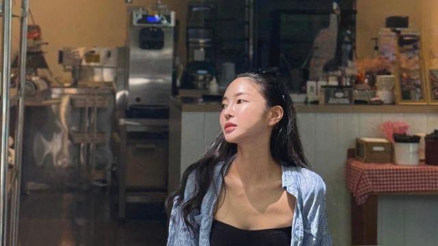 여유와 시크 사이, 김윤지의 카페 테라스룩