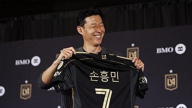 손흥민 세계 1위! 진짜 미쳤다…메시·호날두·르브론 싹 다 제쳤다→