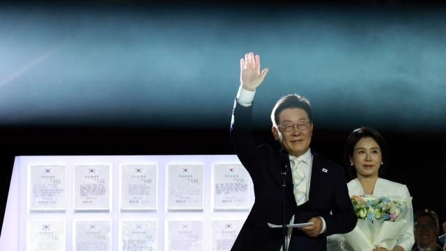 광복 80주년, 광화문 빛으로 물들인 '국민임명식'