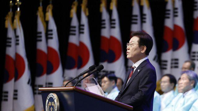'경축식 참석' 李대통령 