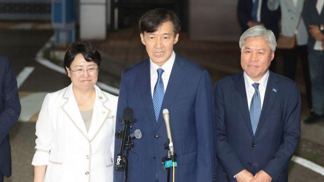 조국, 출소 뒤 첫 SNS에 ‘가족 식사’ 영상 올려