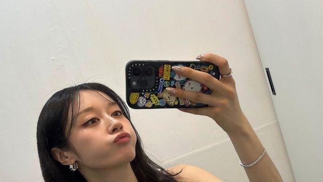 “심쿵 셀카 장인” 지연, 데님 튜브톱으로 여름 분위기 올렸다