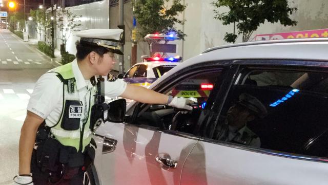 광복절 주말 밤에도 음주운전…가정동 루원음식거리 도로 가보니 [현장, 그곳&]