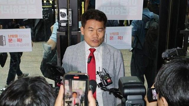 [이슈] 윤석열 늪에서 '전한길 늪'에 빠진 극우정당 국힘…'난장판' 전대도 솜방망이, 당 분열 치닫는다