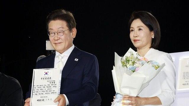 [전문] 李대통령, ‘포용’ 백색넥타이 매고 ‘빛의 임명장’ 받아…”오직 국민만 믿고 직진”