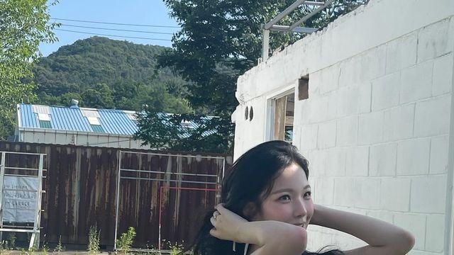햇살 속에서 빛나는 ‘청순 여신’ 백지헌의 여름날 화보