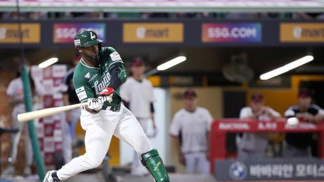 프로야구 SSG, LG에 역전승…3위 롯데에 반 경기 차 추격