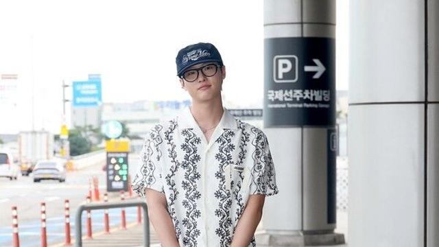 가수 우즈(WOODZ·조승연), 공항 빛낸 여유로운 비주얼…스타일리시한 룩 돋보여