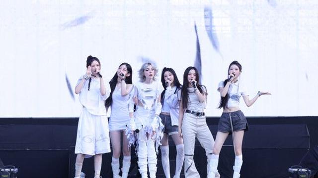 아일릿, 소피 파워스와 'OUF 2025' 컬래버무대 펼쳐…'전속력 스텝' 찰떡호흡