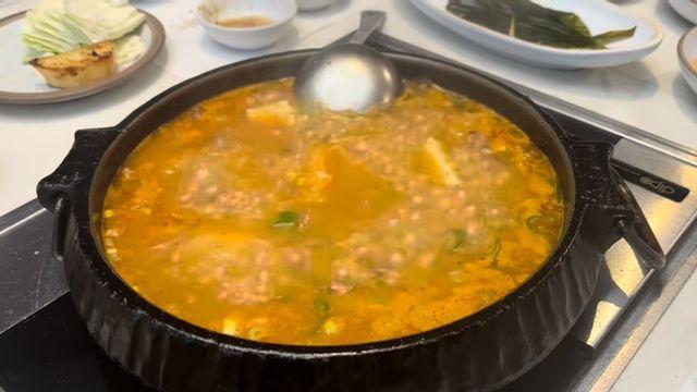 “가족 식사” 조국, 특별사면 출소 첫날 페이스북에 찌개 끓는 영상 올려