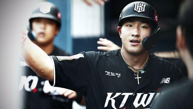 프로야구 KT 안현민, 양쪽 종아리 뭉침 소견… 2~3일 휴식