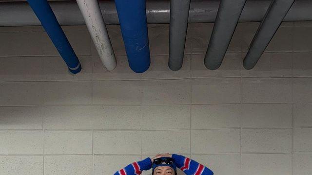 ‘컬러 천재’ 이동휘, 주차장에서 뽐낸 화보급 스트릿 캐주얼