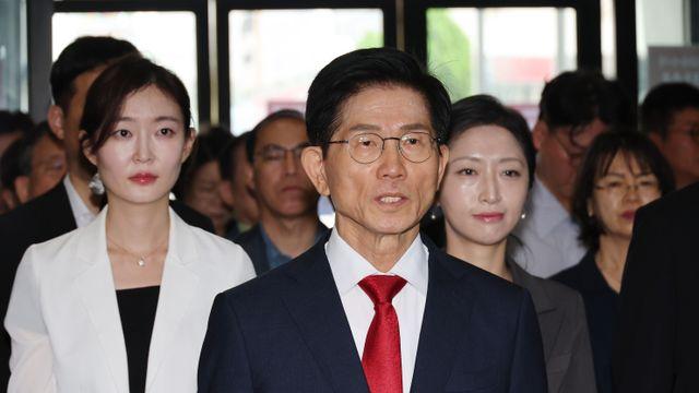 [속보] 김문수 “특검, 빈집털이할 수도…모두 당사로 모여달라”