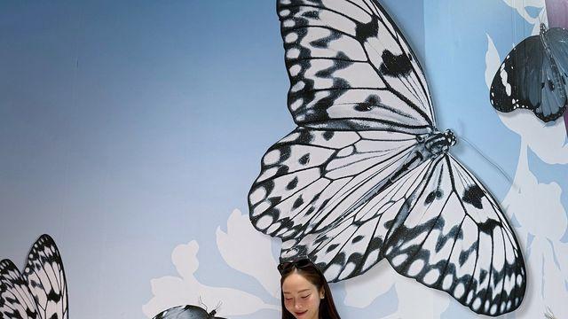 제시카 “네이비 도트 원피스룩” 보자마자 저장하는 여름 스타일링