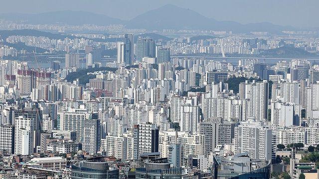 ‘전월세살이’ 무주택가구 1천만 시대…서울 시민 절반이 “내 집 없어”