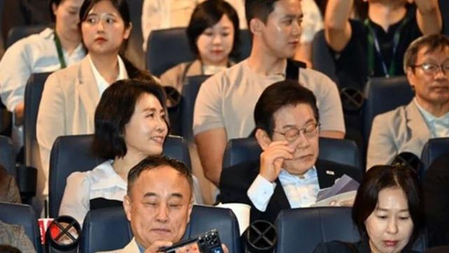 이재명 대통령 부부, 영화 보러 CGV 등장…작품을 추천한 배우는?