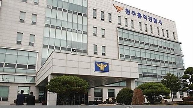 아파트 밖으로 불 붙인 옷 던지고 흉기 난동 50대 구속 송치