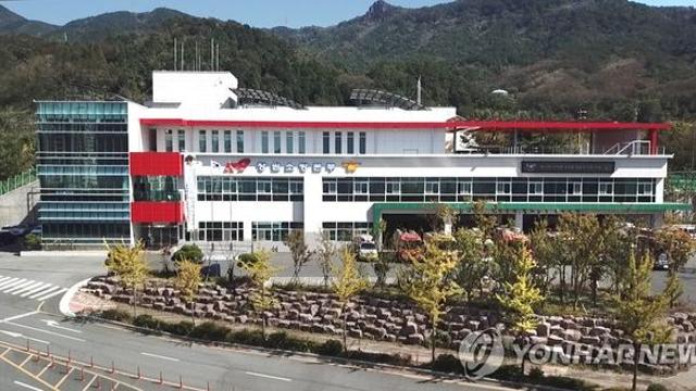 창원 트럭 전용 주차장서 불…트레일러 등 4대 피해