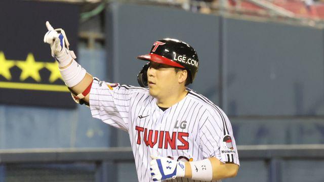 '11구 승부 끝에 선제 투런포' LG 김현수 3년 만의 10홈런 달성 [IS 인천]