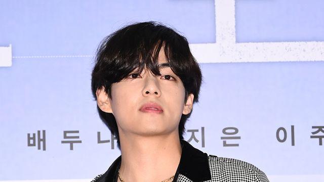 BTS 뷔, 데뷔 첫 '시구'에 들썩…'헬스광' 야구 실력은 어떨까? [엑's 이슈]