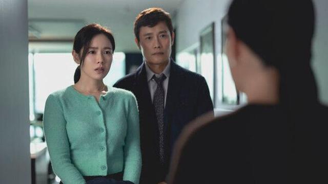 손예진·이병헌, 심각한 얼굴…박찬욱 감독 '어쩔수가없다'