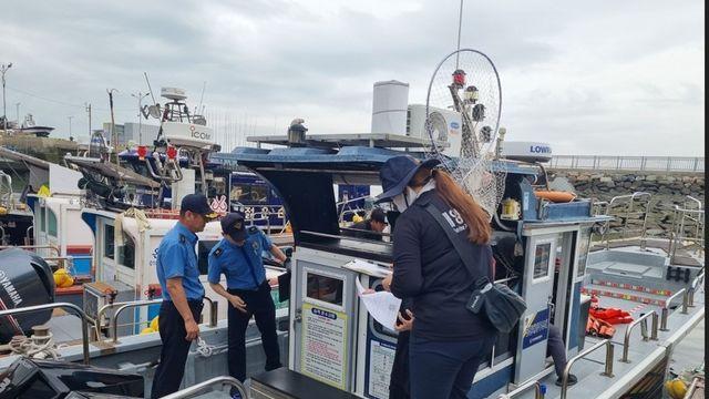 '짜릿한 손맛'…목포 평화광장 앞바다서 12월까지 선상 갈치낚시