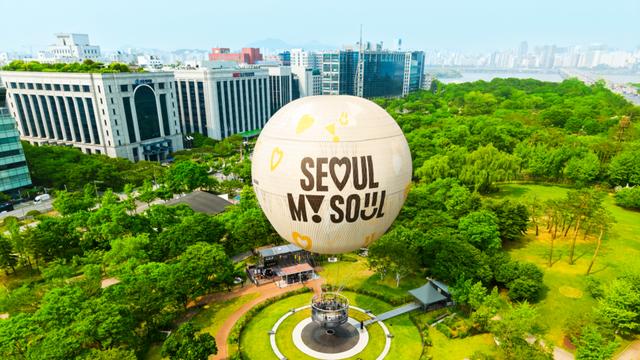 여의도에 뜬 '서울달' 개장 1년간 5만명 돌파...전체 이용객 3명 중 1명은 외국인