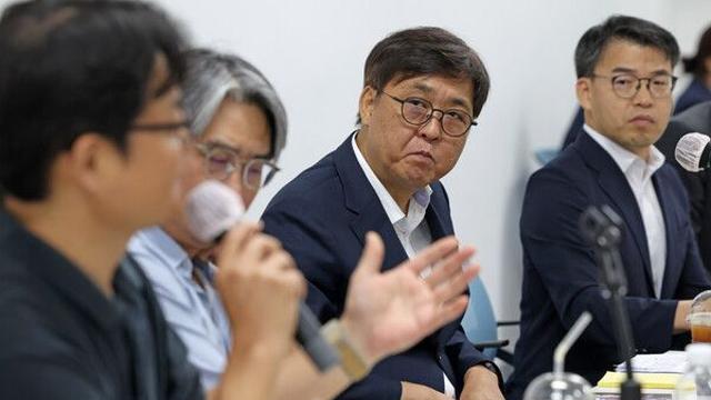 OTT 공세에 쪼그라든 한국 영화… 정부 