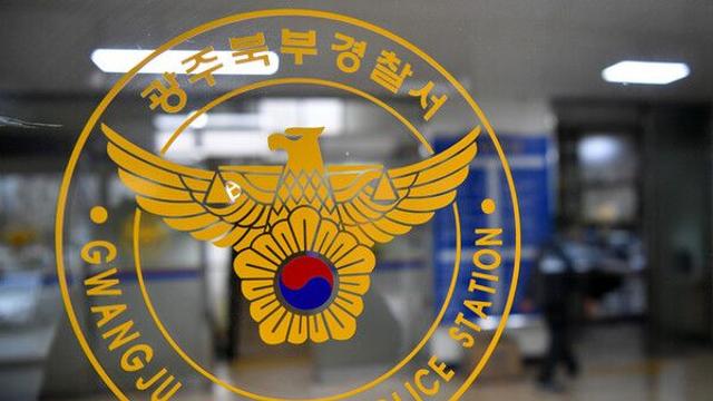 주운 체크카드서 480만원 뽑아 쓴 40대 구속